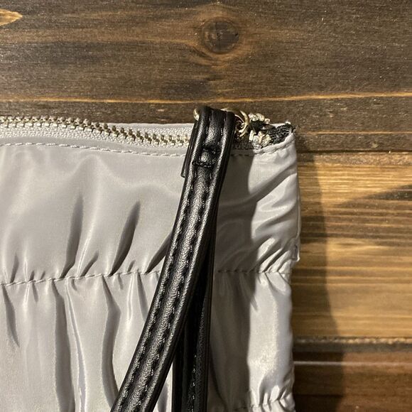 Steve Madden Gray Puffer Wallet Wristlet - Picture 2 of 7